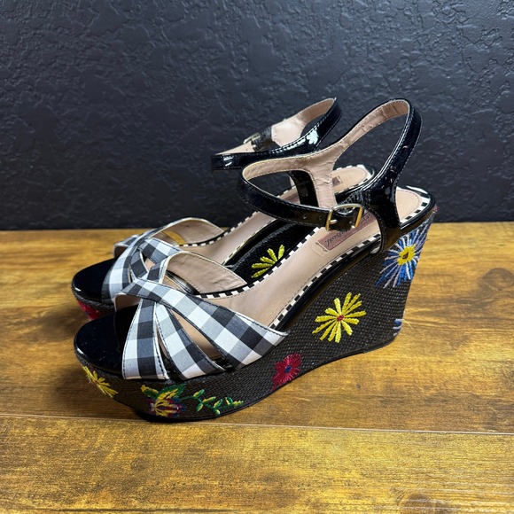 Betsey Johnson Black 9M Gingham Floral Wedge Sandals Platform Ankle Strap Shoes - Picture 3 of 6